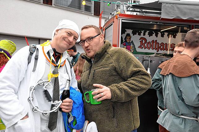 Bild 16: Fasnachtstreiben am &bdquo;Schmutzigen&ldquo; in Weilheim