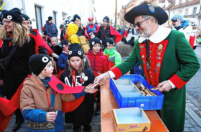 Bild 9: Donaueschingen: Kinderumzug zum Schmutzigen Donnerstag begeistert die Stadt – Bilder!