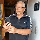 Klaus Graß aus Murg-Niederhof hat nur selten 4G-Empfang. Bild: Markert