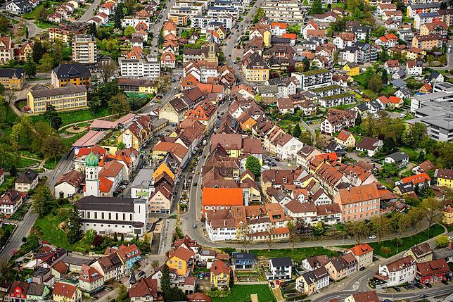 Die Stockacher Oberstadt im April 2023 aus der Luft.