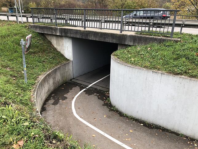 Die Radwegeunterführung unter der B 34 soll breiter und übersichtlicher werden.