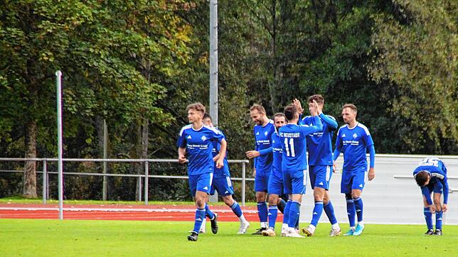 Der FC Neustadt kämpfte entschlossen bis zum Schlusspfiff und feiert so seinen Sieg über die SG Dettingen-Dingelsdorf.