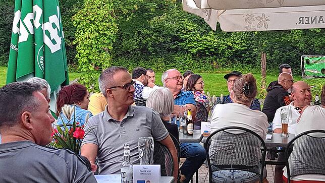 Bild 17: Die Köpfe rauchen bei der dritten SÜDKURIER-Quiznacht in bad Säckingen - das sind die Bilder