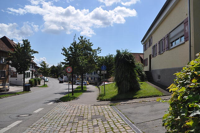 Heute ist nichts mehr von der Kapelle zu sehen, lediglich eine Infotafel am Gebäude Ahauser Straße 2 des Historischen Rundgangs der ...