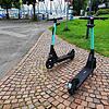 Künftig sollen 250 solcher E-Roller in Friedrichshafen dauerhaft verliehen werden. Per Satzung will die Stadt Regeln festlegen für einen ...