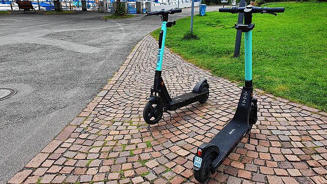 Künftig sollen 250 solcher E-Roller in Friedrichshafen dauerhaft verliehen werden. Per Satzung will die Stadt Regeln festlegen für einen ...