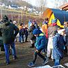 Zahlreiche Zuschauer bewundern die mutigen Neujahrsschwimmer. Bild: Angela Böhrer
