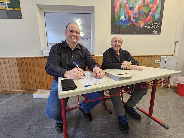 Tobias Ringwald und Edgar Schiesle sind freiwillige Wahlhelfer in Donaueschingen.