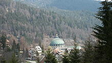 Der Kommunalwald St.¦Blasien wirft 2024 einen Gewinn ab. Unser Bild zeigt Waldgebiete rund um die Domstadt. Foto: Martin Wunderle