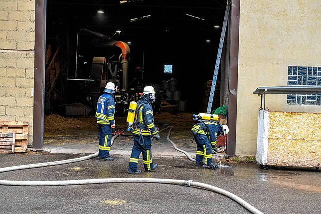 Die Sicherung der Halle mit Löschwasserleitungen erwies am Ende glücklicherweise als reine Vorsichtsmaßnahme.