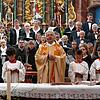 Präsenzgottesdienste zu Ostern sind zwar erlaubt &ndash; doch so wie zuletzt 2019, als Dekan Peter Berg das vom Münsterchor begleitete ...