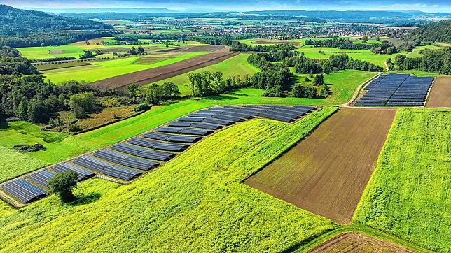 Ein wichtiger Beitrag zur Energie-Wende in der Region aus der Luft betrachtet: Die Gemeinde Gailingen konnte vor Kurzem ihren Solarpark ...