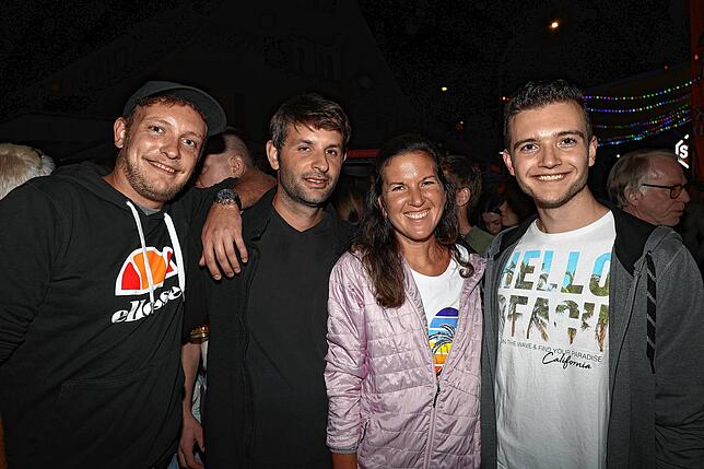 Bild 16: Wollmatinger Dorffest 2025: Wilde Engel bringen Stimmung und Partyfeeling pur