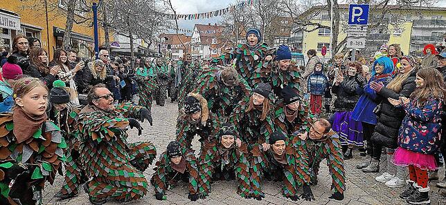 Bild 22: Der Montagsumzug in Bad Dürrheim setzt den gutgelaunten Punkt unter die diesjährige Fasnet &ndash; Teil 2