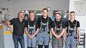 Das Werkstattteam (v.l.): Raimund Schätzle (Kfz-Meister), Dietmar Klett (Mechaniker), Florian Jörns (angehender Kfz-Meister), Gentrit ...