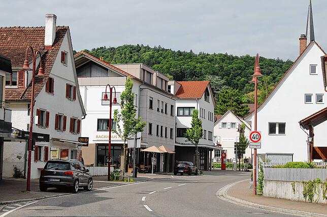 Durch die Ortsmitte von Ludwigshafen bis zur Abbiegung ins Baugebiet Haiden soll künftig mit Tempo 30 statt bisher Tempo 40 gefahren ...