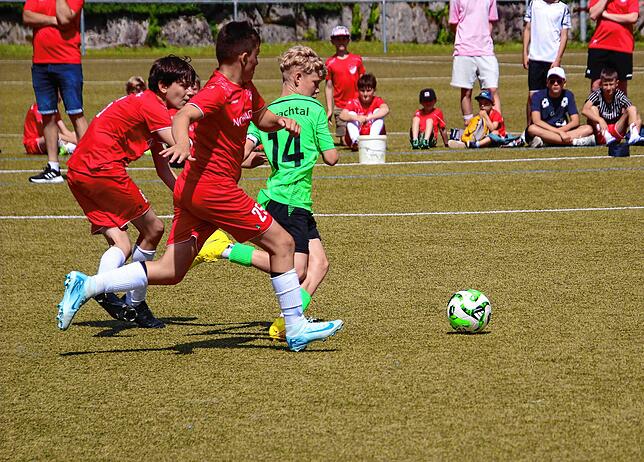Bild 24: Der FC Pfaffenweiler krönt sich bei der D-Jugend zum Bezirkspokalsieger. Wir haben die Bilder!