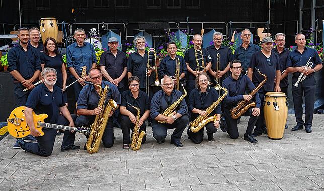 Es werden weihnachtliche Stücke im Swing Rhythmus und im Big Band Stil gespielt. Die Besucher können sich auf Stücke von &bdquo;Have ...