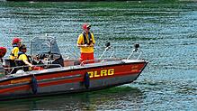 Die DLRG-Ortsgruppe Rheinfelden rettet seit 75 Jahren Leben. Auf dem Rhein müssen die Mitglieder immer wieder in ihren Booten Schwimmer ...