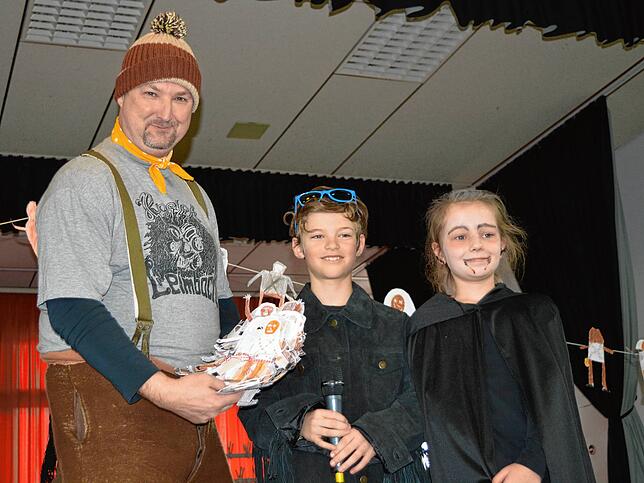 Hugeloh-Zunftmeister Thomas Wagner bei der Schülerbefreiung 2020 in der Grundschule Leimbach.