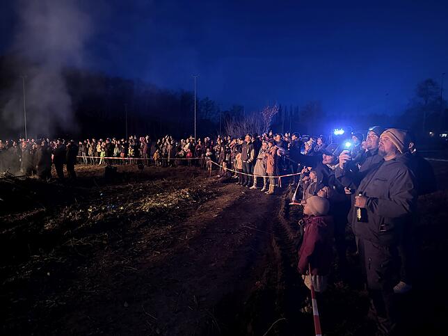 Bild 19: 30 Funkenbuben entfachen 17 Meter hohen Funken in Immenstaad – Ein beeindruckendes Spektakel!