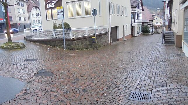 Sanierungsreif ist die Fußgängerzone. Doch die Arbeiten müssen warten.