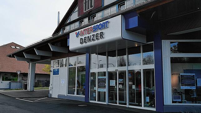 Plötzlich geht es schnell: Intersport Denzer hat die Geschäftsfläche reduziert und hat seit Donnerstag, 23. Apri, wieder für Kunden ...