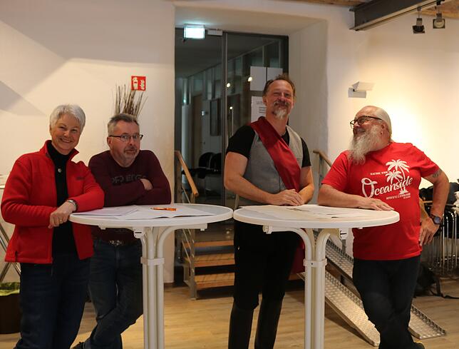 Immer wieder heißt es für die Schauspieler warten und Text lernen: Lore Szeglat (von links), Stefan Wagner, Tom Mählich und Alfred ...