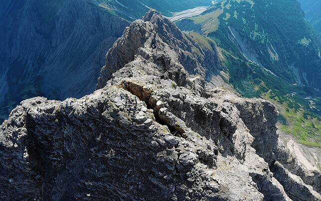 Der Riss im Hochvogel-Gipfel wird von Monat zu Monat breiter.
