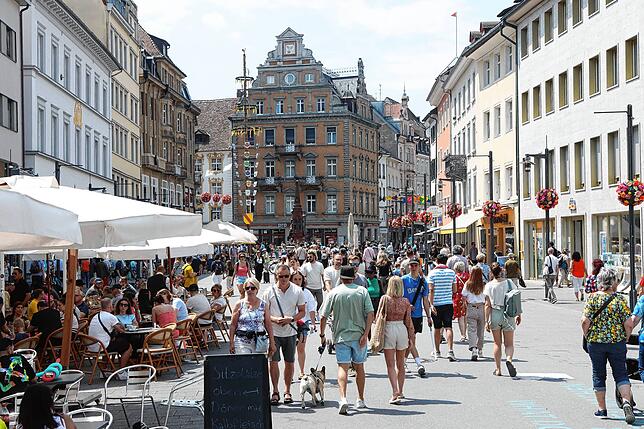 Eine volle Marktstätte wie an einem Samstag: So sah es am verkaufsoffenen Sonntag in der Konstanzer Innenstadt aus.