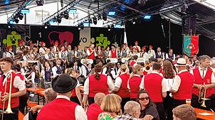 Der Auftritt aller Musiker nach dem Umzug sorgte für Gänsehausmomente.