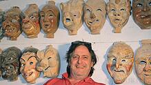 Schreinermeister Jogi Weiß liebt nicht nur sein Handwerk, sondern auch die Fasnet. In seiner Werkstatt zeugen &#8211;zig Prototypen von ...
