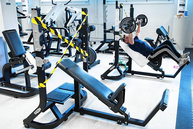 Trainieren im Fitnessstudio: In der Schweiz ab 19. April wieder möglich. Allerdings mit Maske und Abstand.