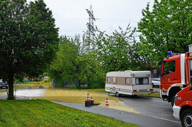 Bild 11: Bilder vom Unwetter in Markdorf: Evakuierung des Campingplatzes