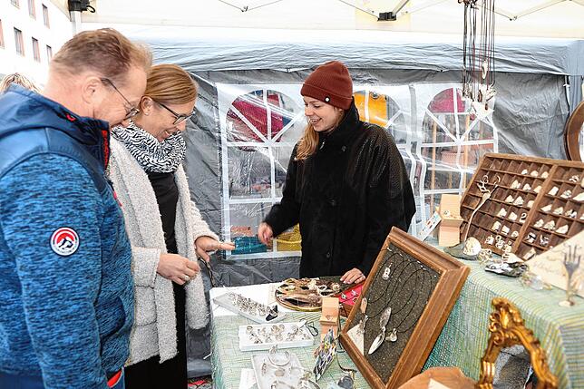 Bild 16: Trubel auf dem Rathausplatz