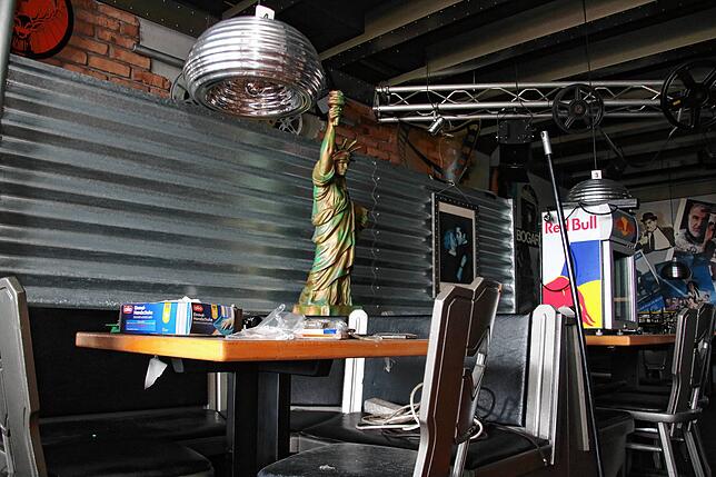 In Corona-Zeiten ähnelt das Okay eher einer Baustelle als einer Discothek. Grund dafür sind Renovierungsarbeiten des Inhabers.