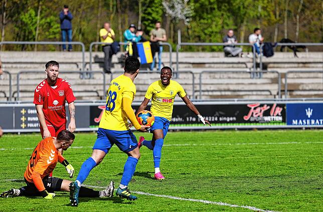 Bild 3: Die besten Bilder der Verbandsliga-Partie zwischen dem FC Singen und dem FV Lörrach-Brombach