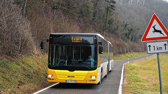 Mit Bussen und Bahnen unterwegs im Hegau. Das Deutschlandticket gilt auch zwischen Tengen und Talheim.