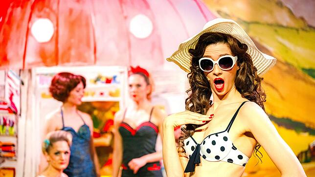 Von Bad Säckingen nach Köln: Das Musical „Bikini Skandal“ hat am 1. August Premiere im ehemaligen Millowitsch-Theater. Bild: Gloria-Theater