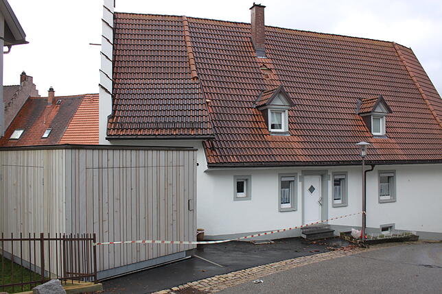 Das Unwetter sorgt in Löffingen für manches undichte Dach, wie hier beim „Durst-Haus“.