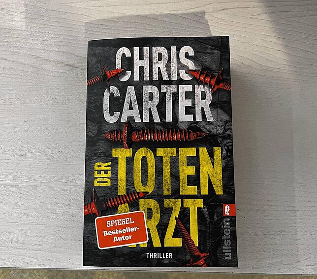 Für eingefleischte Krimifans ist „der Totenarzt“ von Chris Carter genau das Richtige.