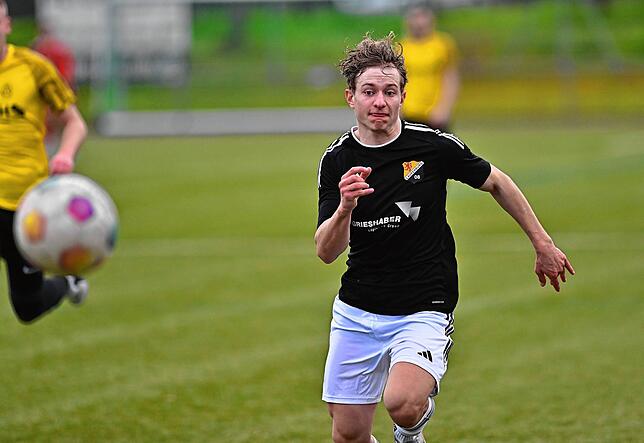 Vorarbeit: Daniel Langendorf brachte in der zweiten Spielhälfte nochmals mehr Druck über den linken Flügel und machte die Vorarbeit zum ...