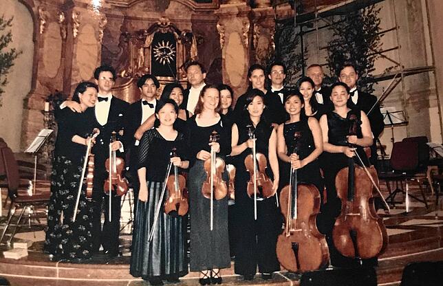 Das Divertimento 85 im Schwarzwald um das Jahr 2000. Georg Mais steht in der Mitte ganz hinten. Benannt ist das Ensemble nach der ...