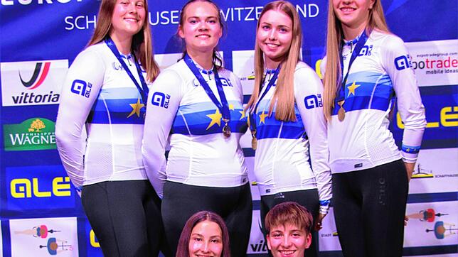 Die Europameisterinnen aus dem Hegau: (hinten, von links) der Aacher 4er mit Natalie Grote, Janina Setzer, Julia Matt und Hannah ...