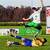 Die SpVgg F.A.L. (Jannik Karg, am Boden) stoppte den Siegeszug der DJK Doneuahscingen (Max Schneider) und gewann 3:2.
