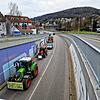 Lange Staus verursachten am Montag zahlreiche Bauern auf dem Weg zur Kundgebung in Horheim, wie hier in Waldshut in Fahrtrichtung ...