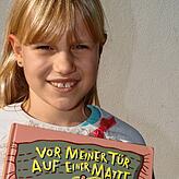Maja Häring zu &bdquo;Vor meiner Tür auf einer Matte&ldquo; von Nadia Budde:&bdquo;Ich habe das Buch ausgesucht, weil es schon so ein ...