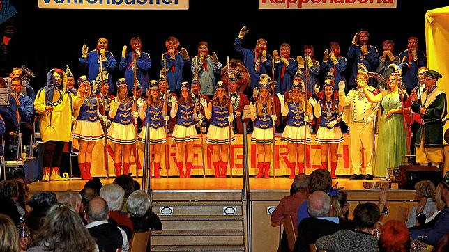 Das große Ensemble des Vöhrenbacher Kappenabends will auch am Wocheneden wieder seine Gäste überzuegen. Bild: Jogi Ritter