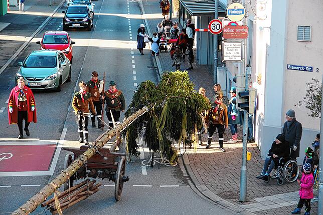 Bild 14: Schmutziger Dunschtig in Radolfzell: Die beeindruckendsten Bilder vom Narrenbaumumzug