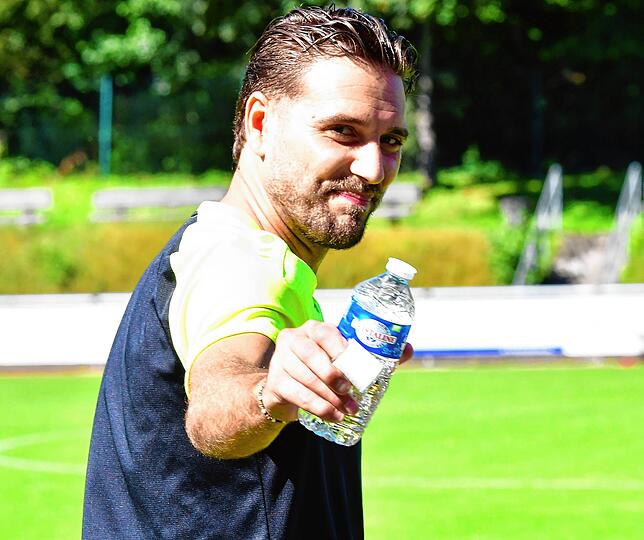 Zwangspause: Ex-Profi Shqipon Bektasi kehrte mit dem VfR Hausen ins Waldstadion zurück, wurde aber wegen einer Verletzung nicht ...